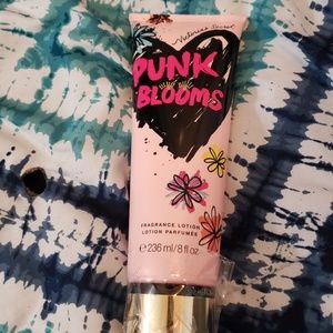 VS PUNK BLOOMS LOTION